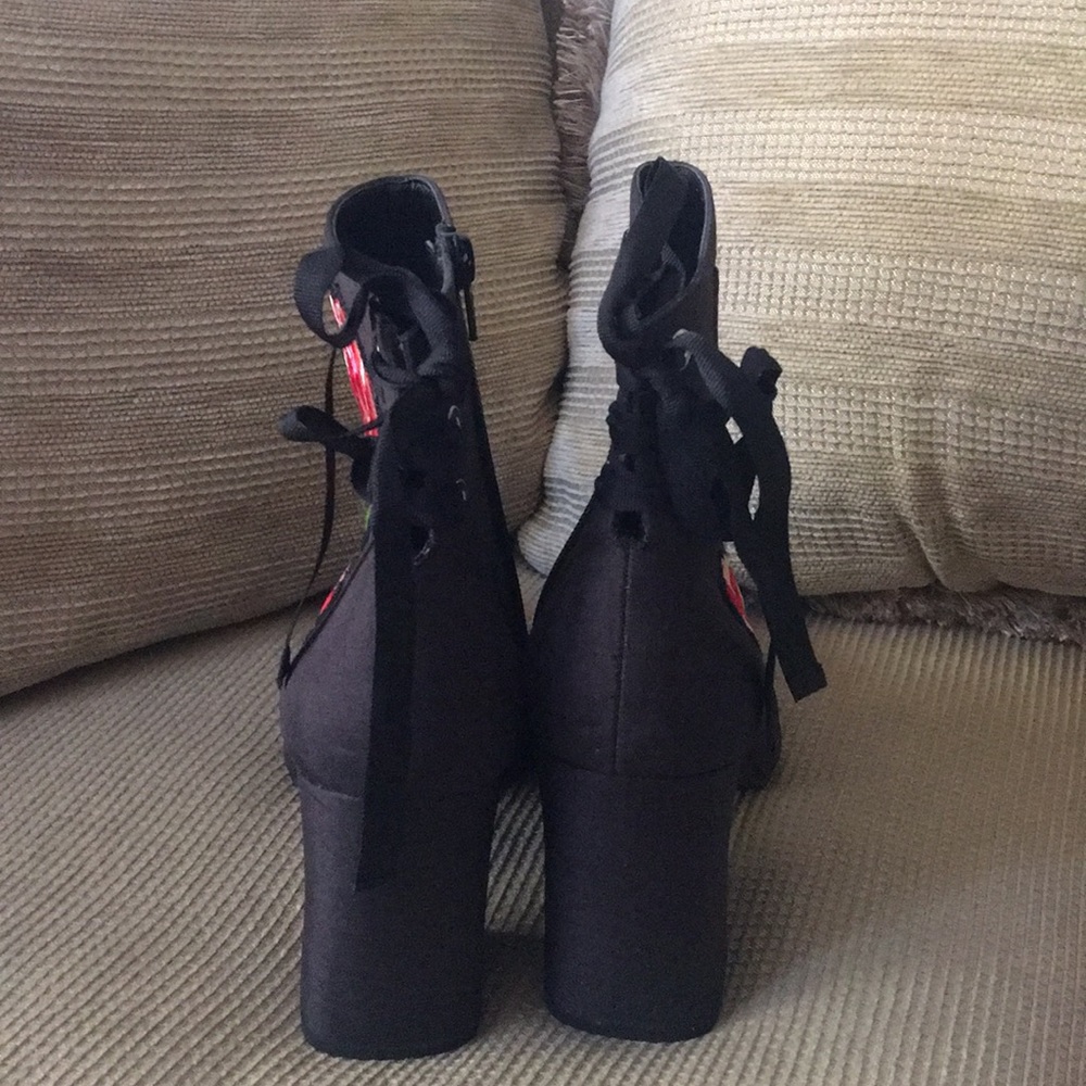 Asos Black embroidered flowers and butterflies ankle boots block heel size 8 - Picture 9 of 11